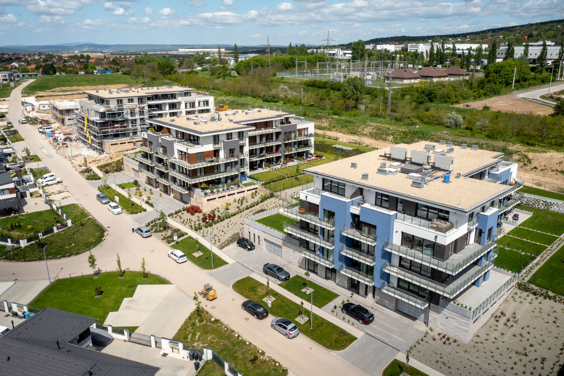 Biatorbágy - három építkezés egyszerre előregyártott betontechnológiával