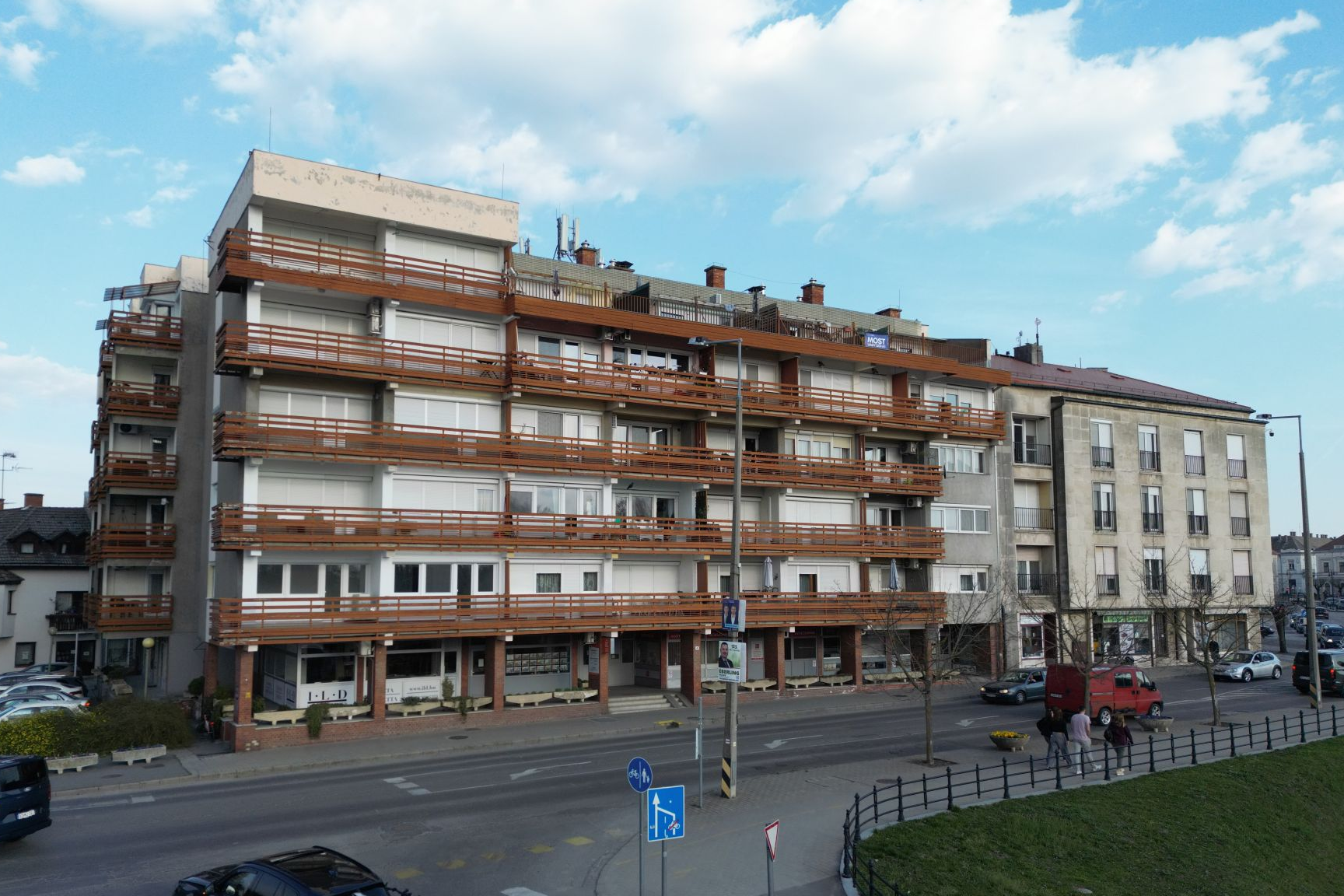 6500 Baja, Árpád tér 6.