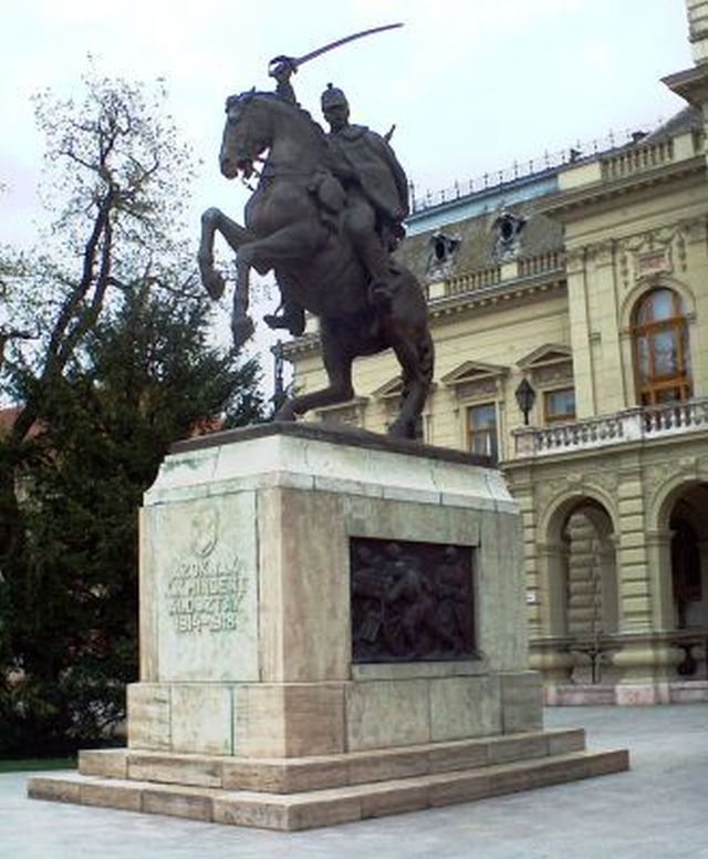 Pályázat az első világháború hódmezővásárhelyi emlékművének bővítésére