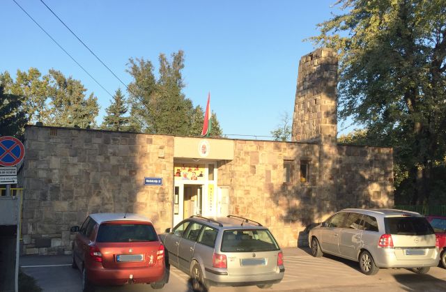 2800 Tatabánya, Mártírok útja 27. házszámon, 11310