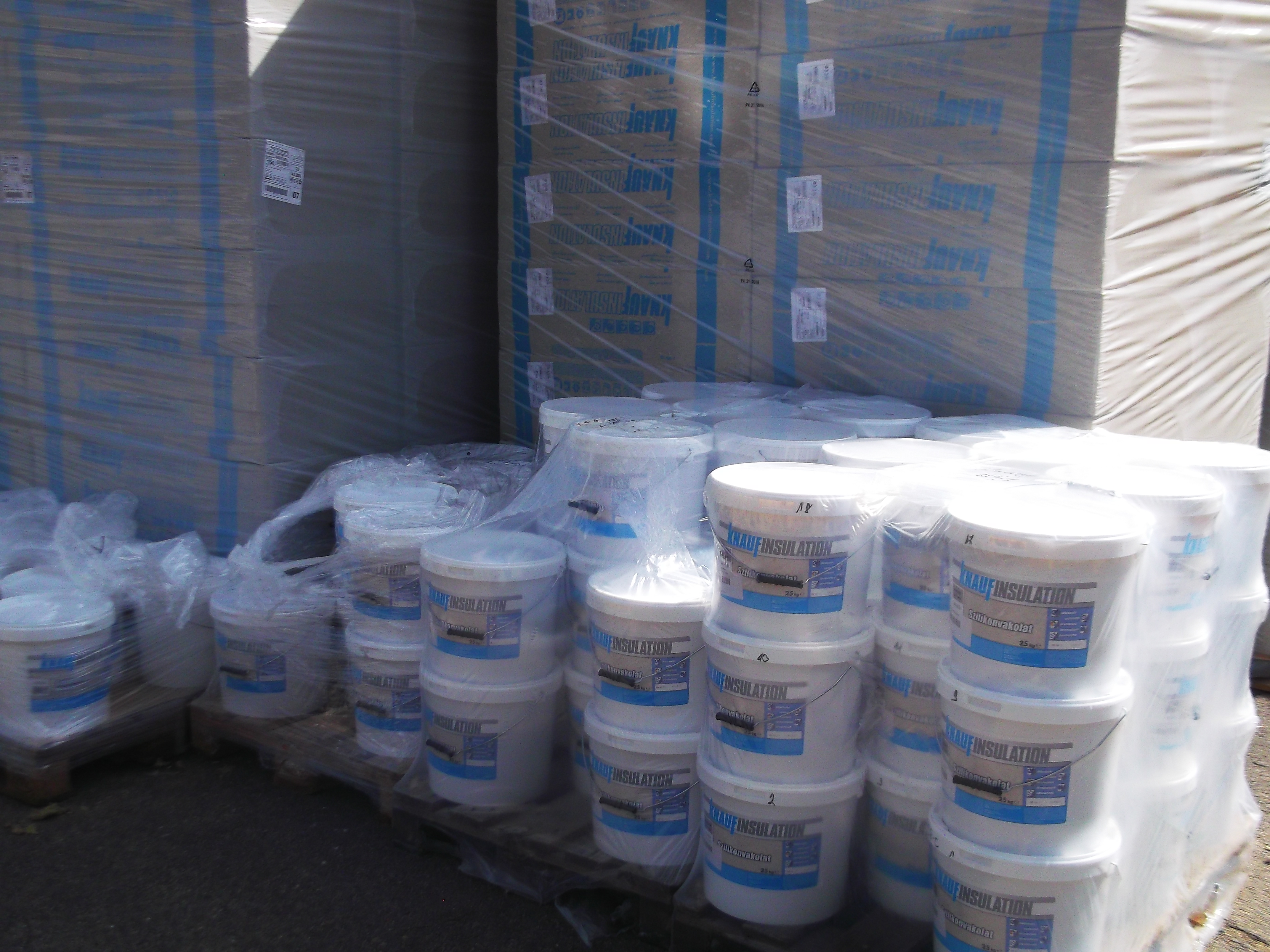 Tűzbiztos homlokzat: Knauf Insulation kontakt hőszigetelő rendszer