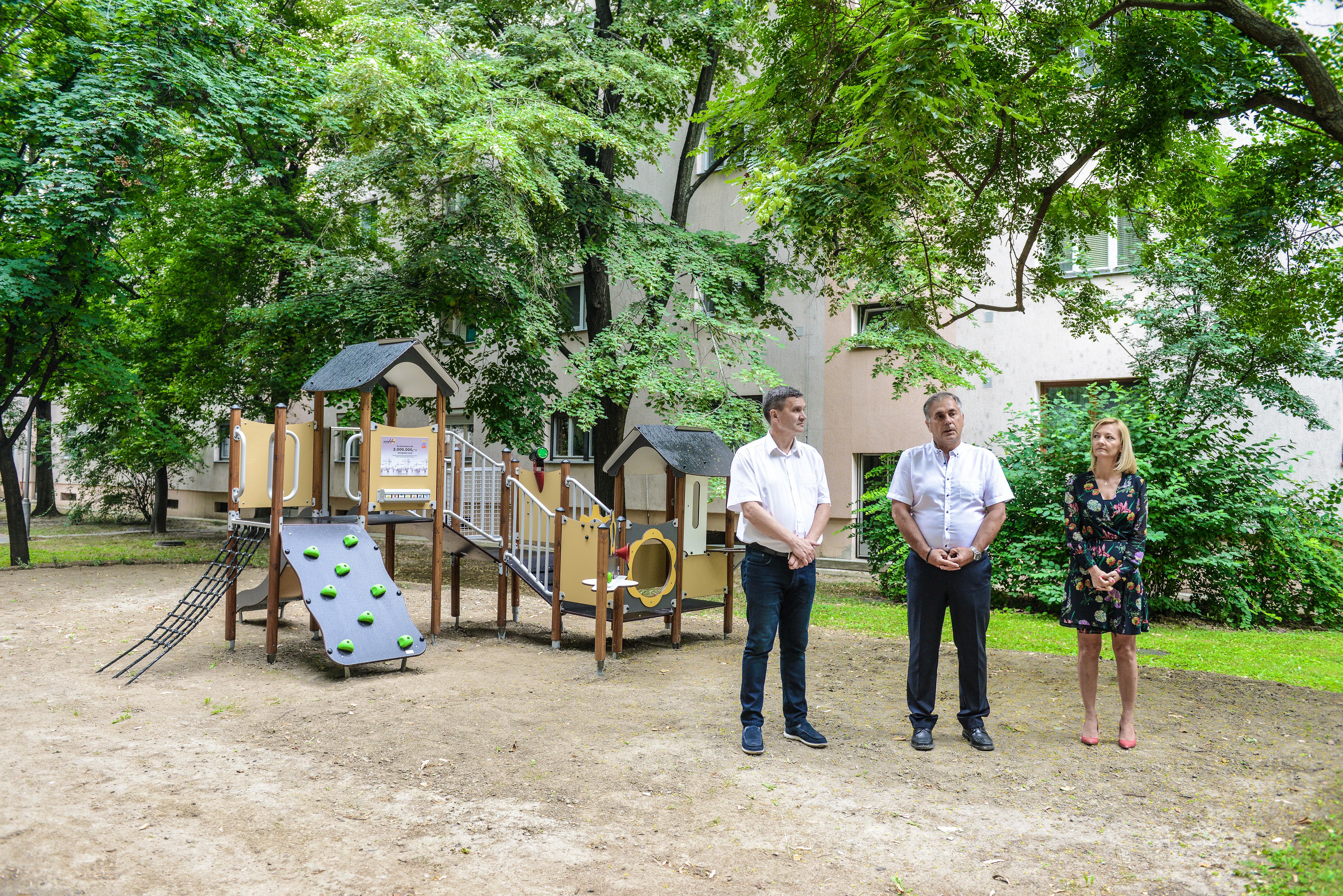 Felújított, és új játékelemekkel bővült parkban játszhatnak ezentúl a szekszárdi gyermekek